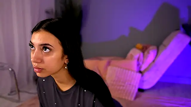 BetsyGonzale online show from 10-16-25, 03:59