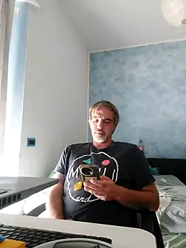 Snapshot of Marcolino183 chatting on 06-22-26, 12:24 Marcolino183 online show from 06-22-26, 12:24