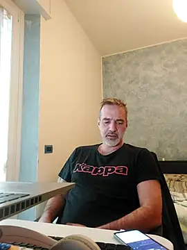 Snapshot of Marcolino183 chatting on 02-19-26, 08:22 Marcolino183 online show from 02-19-26, 08:22