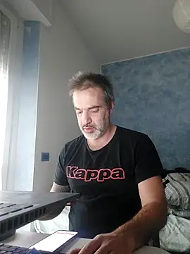 Snapshot of Marcolino183 chatting on 12-18-25, 08:41 Marcolino183 online show from 12-18-25, 08:41