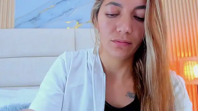 Mia Malkovaa  online show from 06-04-26, 01:05