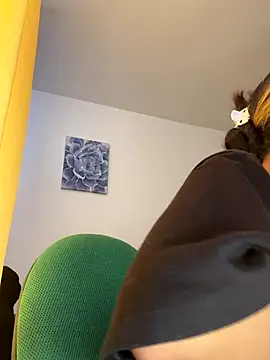 baby lizy online show from 10-13-25, 07:59