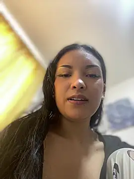 Snapshot of baby_lizy chatting on 05-19-26, 12:56 baby lizy online show from 05-19-26, 12:56
