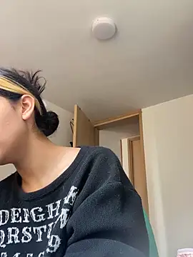 baby lizy online show from 10-16-25, 07:11