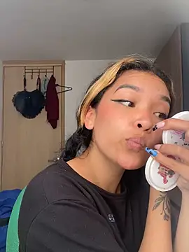 baby lizy online show from 10-12-25, 06:09