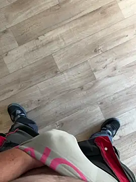 lescoquin2215 online show from 10-06-25, 01:45