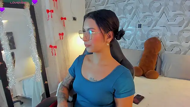 Sophiee Hill online show from 04-08-26, 07:10