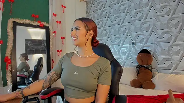 Sophiee Hill online show from 01-14-26, 06:17