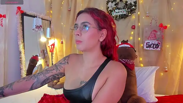 Sophiee Hill online show from 11-26-25, 04:51