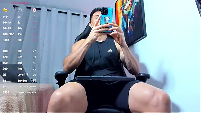 Snapshot of aronvillegas chatting on 10-31-25, 01:13 aronvillegas online show from 10-31-25, 01:13