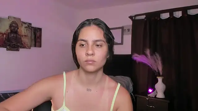Snapshot of alisa_jhons1 chatting on 10-21-25, 01:38 alisa jhons1 online show from 10-21-25, 01:38