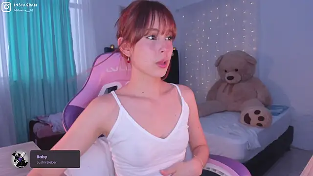 Snapshot of alice_guerin_ chatting on 03-08-25, 09:29 alice guerin online show from 03-08-25, 09:29