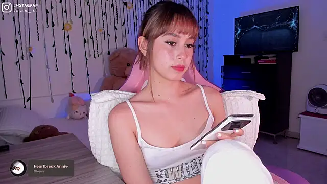 Snapshot of alice_guerin_ chatting on 01-12-25, 05:34 alice guerin online show from 01-12-25, 05:34