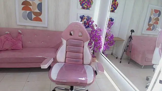Snapshot of Gabby_evanns chatting on 06-08-26, 12:27 Gabby evanns online show from 06-08-26, 12:27
