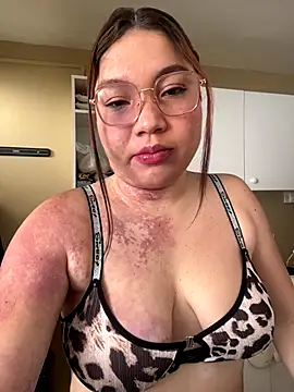 WhiteWomen online show from 10-13-25, 03:24