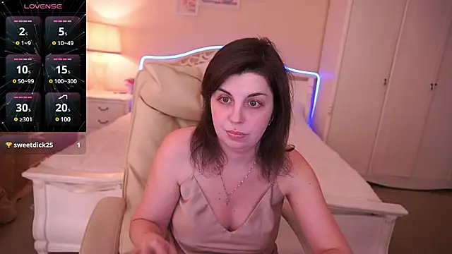 Snapshot of MirandaWong chatting on 02-24-25, 09:53 MirandaWong online show from 02-24-25, 09:53