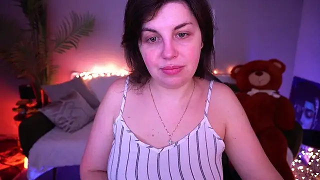 MirandaWong online show from 04-11-26, 05:04