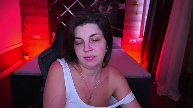 Snapshot of MirandaWong chatting on 09-25-25, 05:02 MirandaWong online show from 09-25-25, 05:02