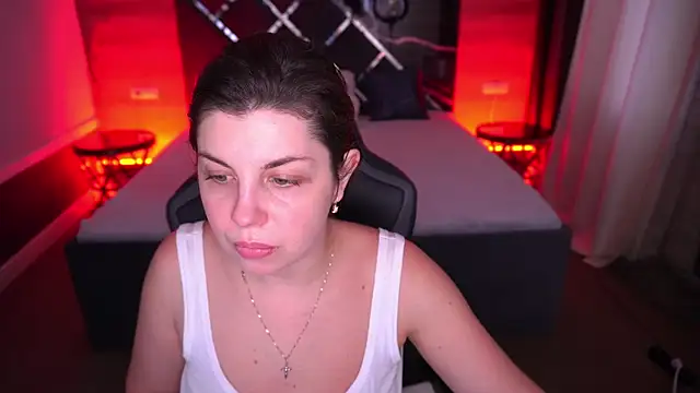 Snapshot of MirandaWong chatting on 10-18-25, 05:53 MirandaWong online show from 10-18-25, 05:53