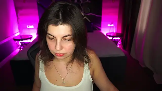 Snapshot of MirandaWong chatting on 11-15-25, 06:39 MirandaWong online show from 11-15-25, 06:39