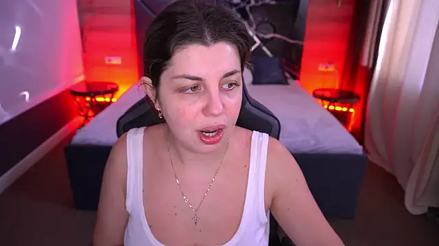 Snapshot of MirandaWong chatting on 10-29-25, 06:45 MirandaWong online show from 10-29-25, 06:45