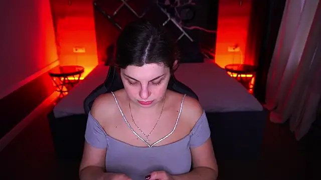 Snapshot of MirandaWong chatting on 11-05-25, 06:49 MirandaWong online show from 11-05-25, 06:49