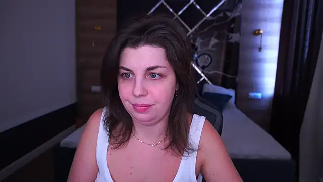 Snapshot of MirandaWong chatting on 09-27-25, 05:24 MirandaWong online show from 09-27-25, 05:24