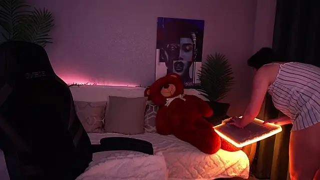 MirandaWong online show from 04-02-26, 05:14