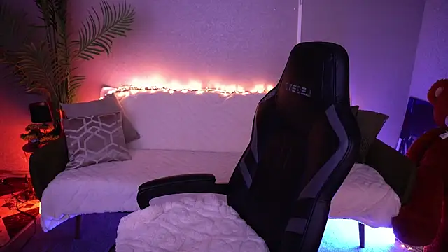 MirandaWong online show from 04-12-26, 04:49