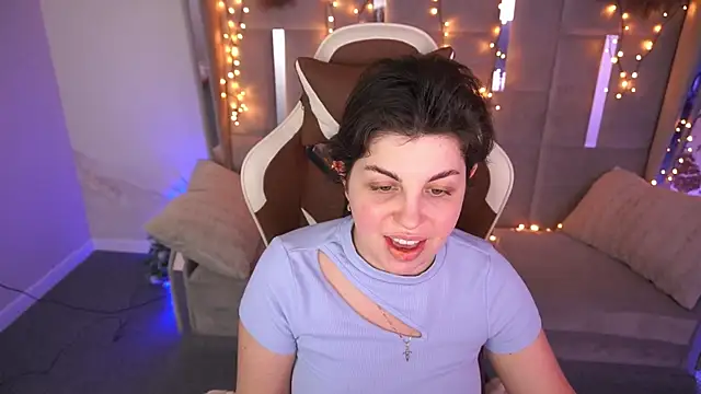 Snapshot of MirandaWong chatting on 02-15-26, 07:51 MirandaWong online show from 02-15-26, 07:51