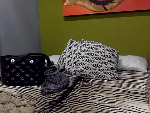 GoldenPussyXOXO online show from 09-25-25, 02:39