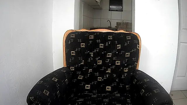 GoldenPussyXOXO online show from 05-05-26, 01:30