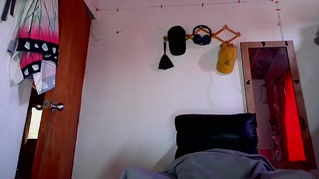 Snapshot of calioppe01 chatting on 07-08-26, 01:01 calioppe01 online show from 07-08-26, 01:01