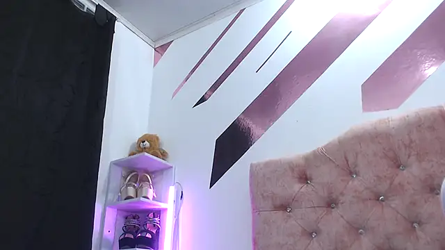 Kitten Hot  online show from 10-02-25, 01:20