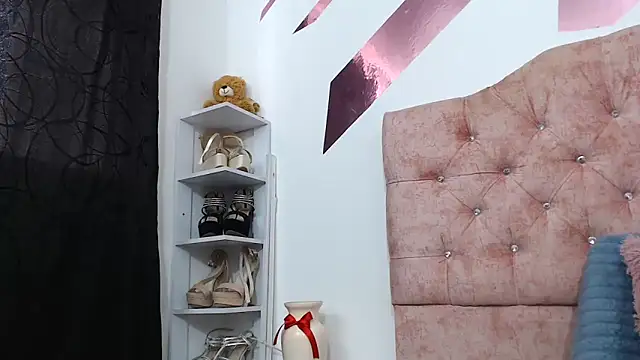 Kitten Hot  online show from 10-11-25, 11:33
