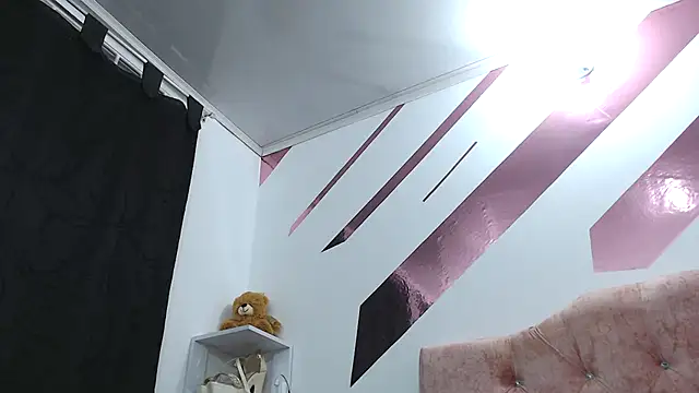 Kitten Hot  online show from 09-10-25, 10:25