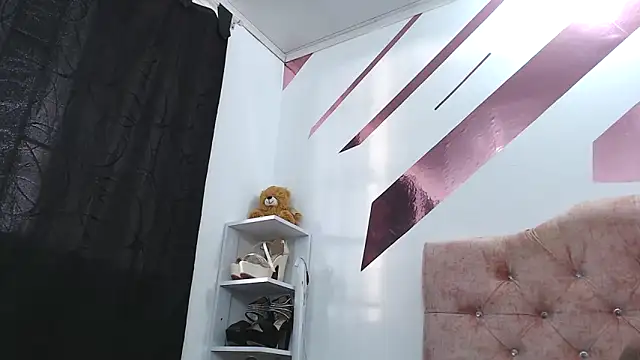 Kitten Hot  online show from 09-12-25, 10:09