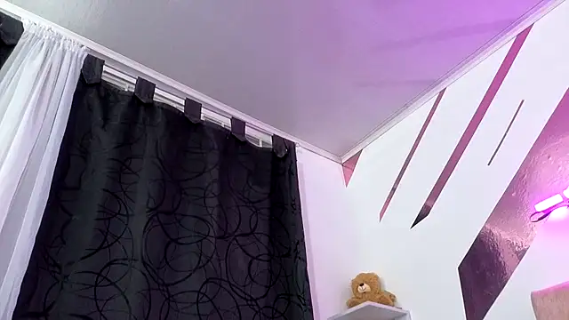 Kitten Hot  online show from 10-29-25, 01:04