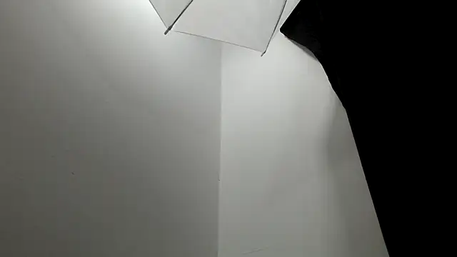 Kitten Hot  online show from 12-20-25, 08:17