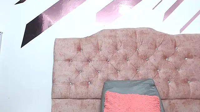 Kitten Hot  online show from 03-16-25, 01:59