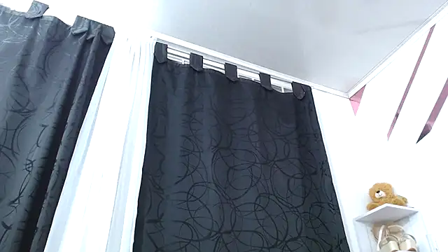 Kitten Hot  online show from 10-21-25, 03:28