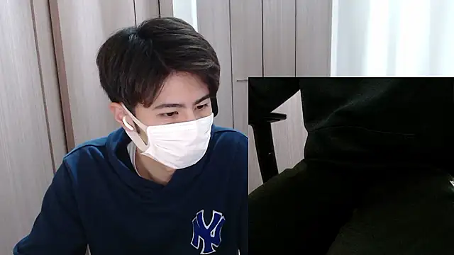 Snapshot of ryota_kkk chatting on 12-17-25, 10:31 ryota kkk online show from 12-17-25, 10:31
