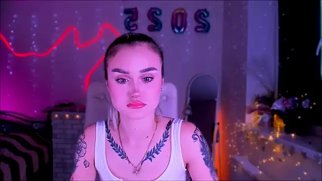 Snapshot of _Ravenaa chatting on 01-28-25, 01:49 Ravenaa online show from 01-28-25, 01:49