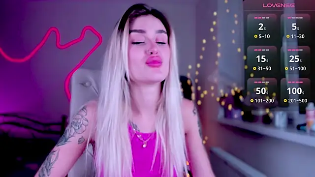 Snapshot of _Ravenaa chatting on 12-07-24, 01:24 Ravenaa online show from 12-07-24, 01:24
