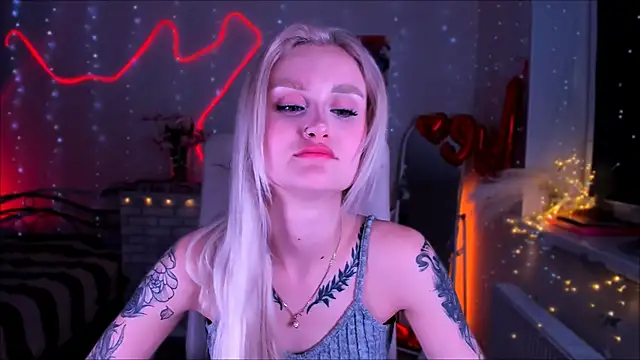 Snapshot of _Ravenaa chatting on 03-14-25, 03:03 Ravenaa online show from 03-14-25, 03:03