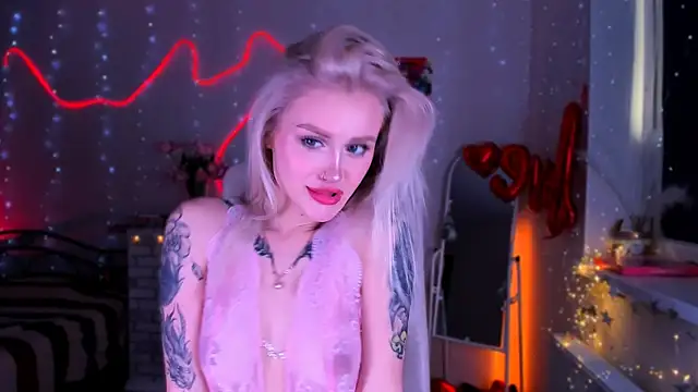 Snapshot of _Ravenaa chatting on 03-13-25, 12:24 Ravenaa online show from 03-13-25, 12:24