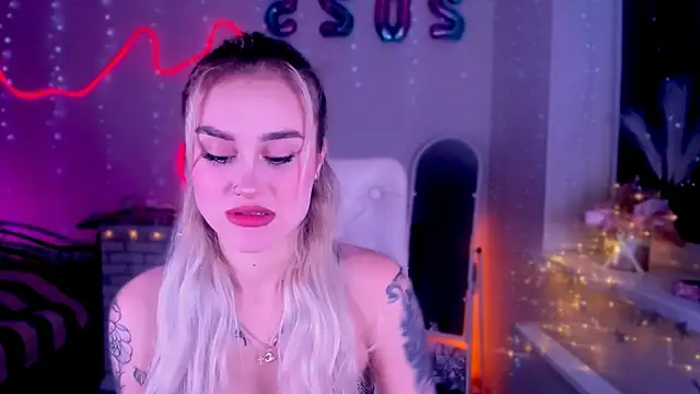 Snapshot of _Ravenaa chatting on 02-03-25, 01:51 Ravenaa online show from 02-03-25, 01:51