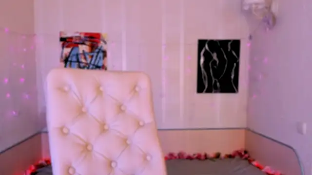Snapshot of _Ravenaa chatting on 10-10-25, 10:27 Ravenaa online show from 10-10-25, 10:27