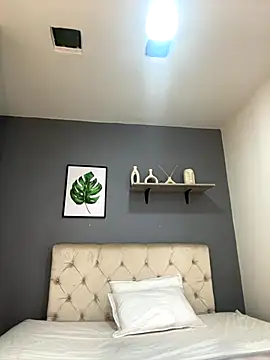 Snapshot of Soe_Lara chatting on 09-18-25, 10:51 Soe Lara online show from 09-18-25, 10:51