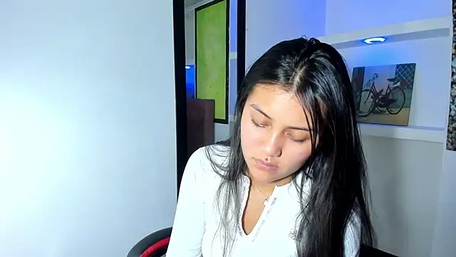 Catalehia Milk online show from 02-10-26, 07:35